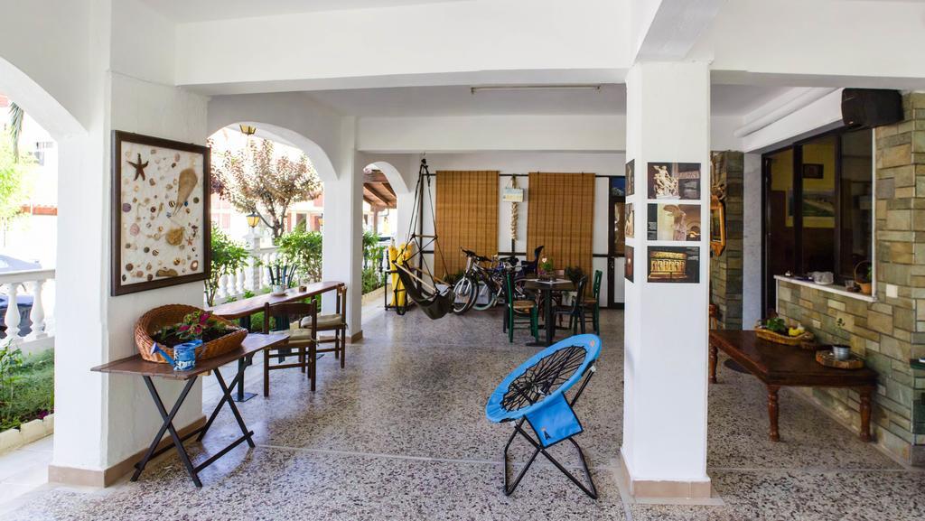 Dionisos Palms Apartments Paralia Dionisiou Eksteriør billede