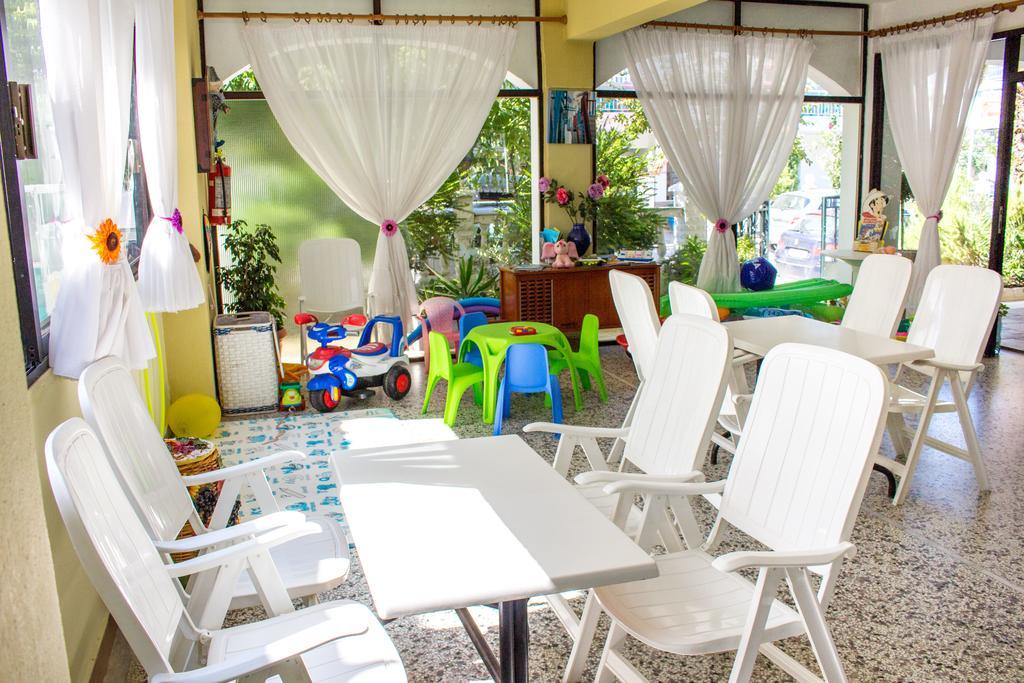 Dionisos Palms Apartments Paralia Dionisiou Eksteriør billede