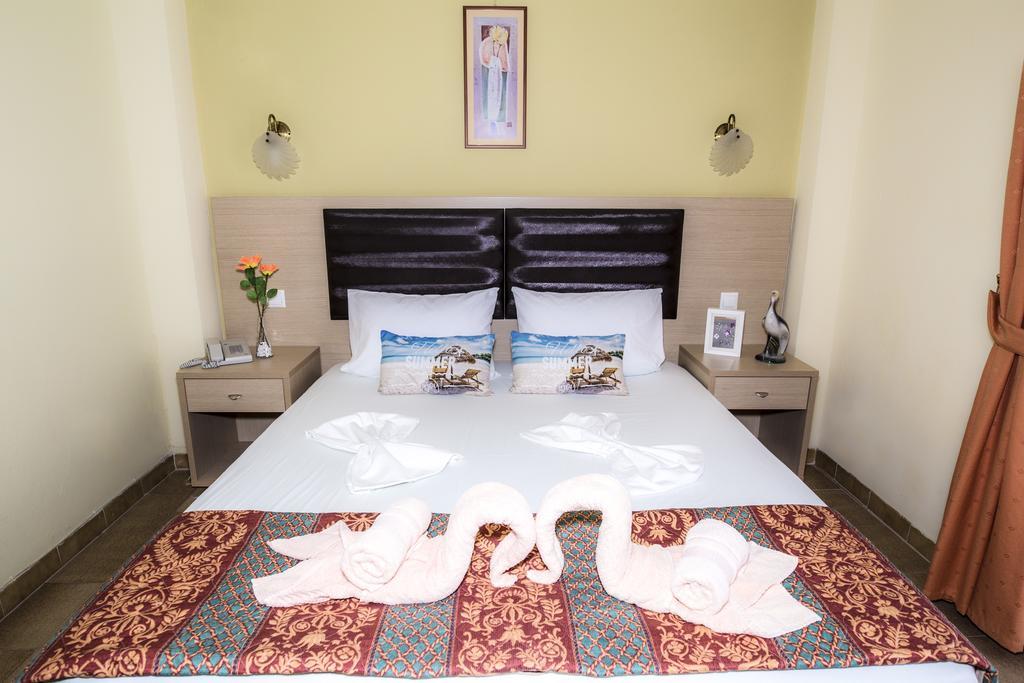 Dionisos Palms Apartments Paralia Dionisiou Eksteriør billede