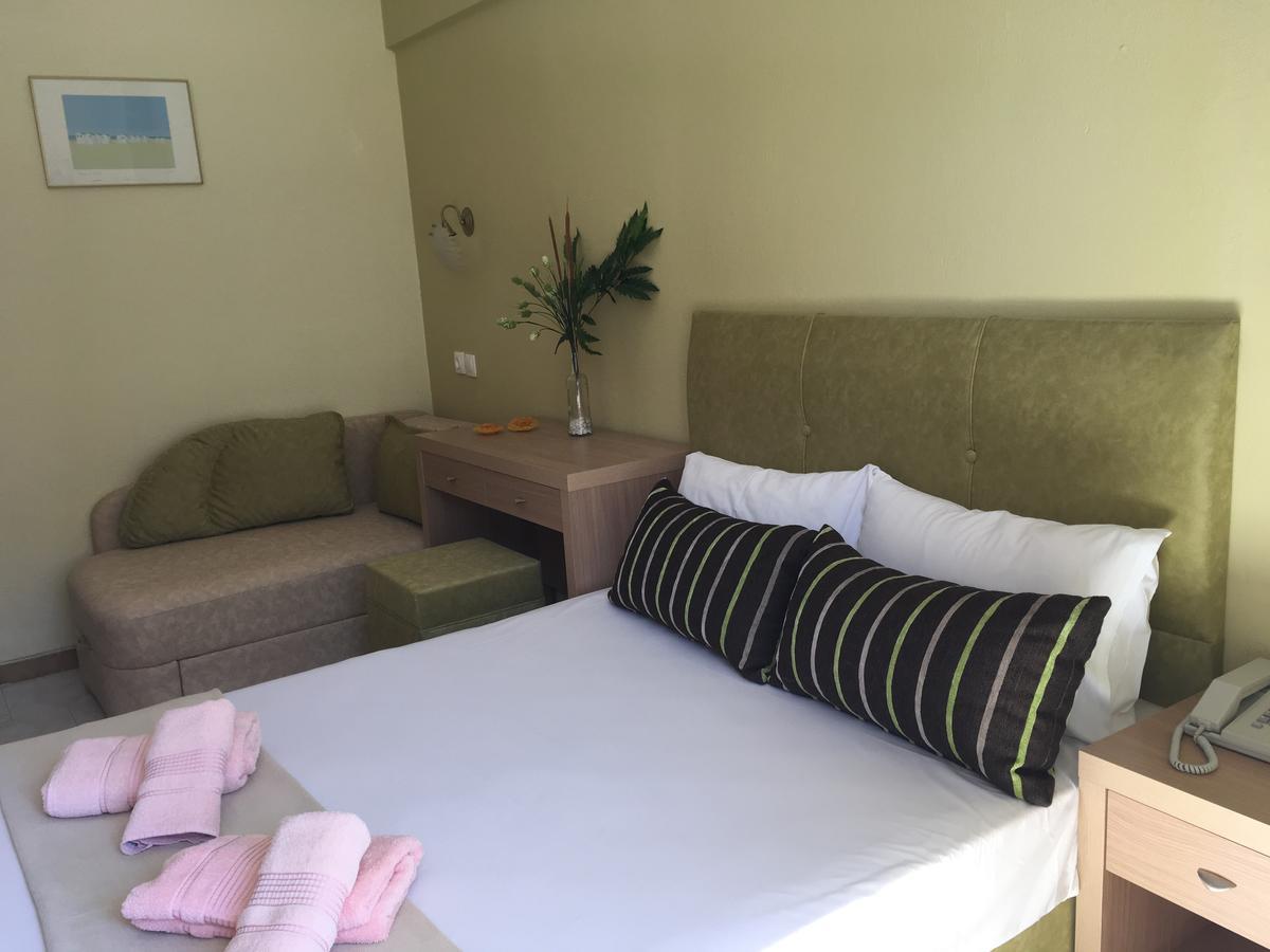 Dionisos Palms Apartments Paralia Dionisiou Eksteriør billede
