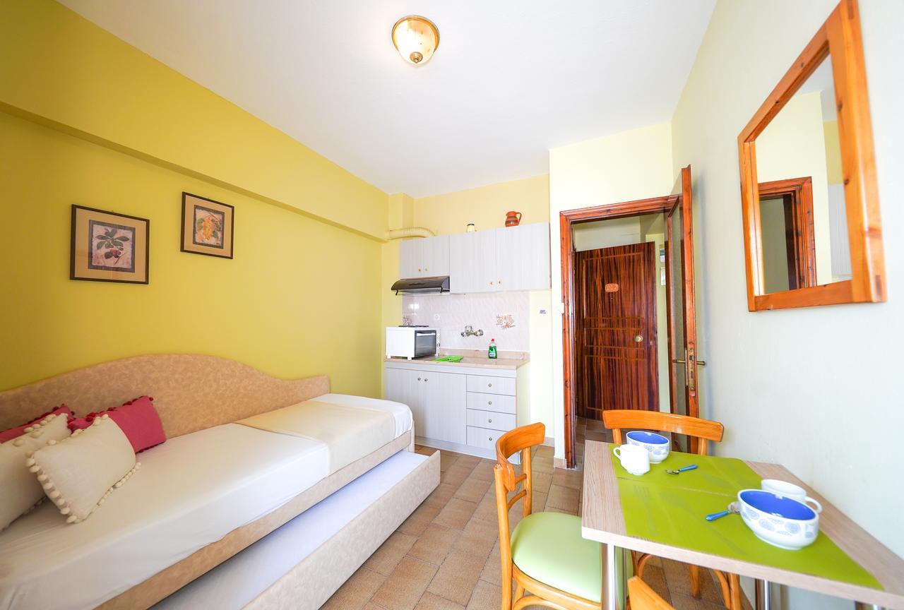Dionisos Palms Apartments Paralia Dionisiou Eksteriør billede